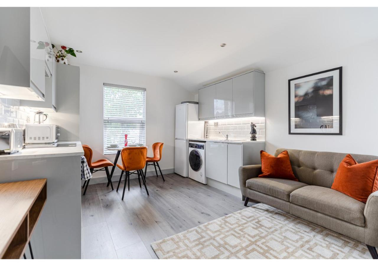 Cozy And Stylish 2 Bedroom Flat In Greater Лондон Экстерьер фото