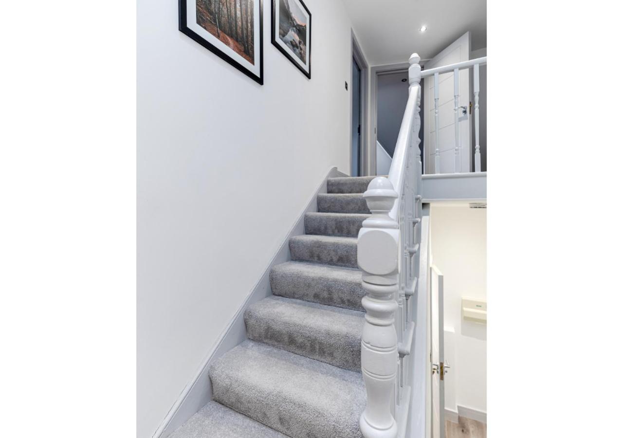 Cozy And Stylish 2 Bedroom Flat In Greater Лондон Экстерьер фото